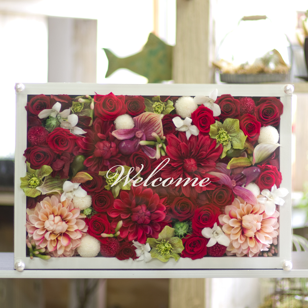 結婚式にプリザーブドフラワーと造花のウェルカムボード 花いっぱいのウッドフレームボックスフラワーギフトやウェディングアイテム満載
