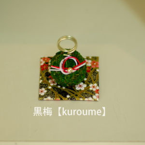 苔玉席札スタンド